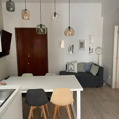 Cozy Close To The Center Apartment